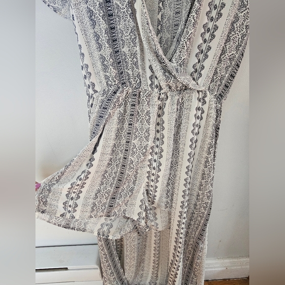 Dynamite Patterned Romper - Picture 3 of 7